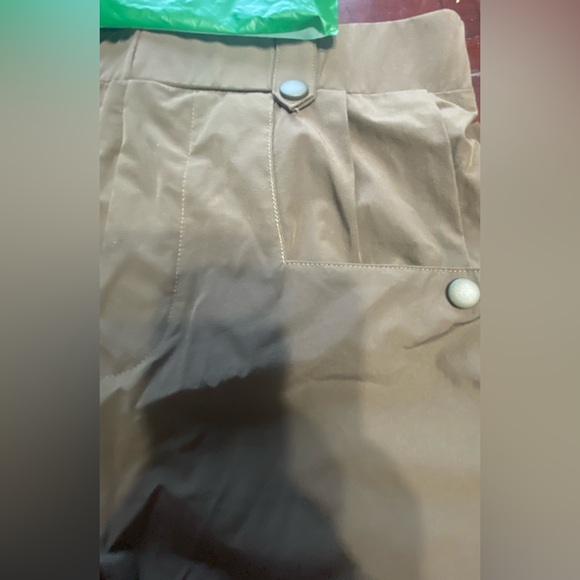 Halara women’s nylon shorts size Large brown/green color pockets utility style - Picture 6 of 6